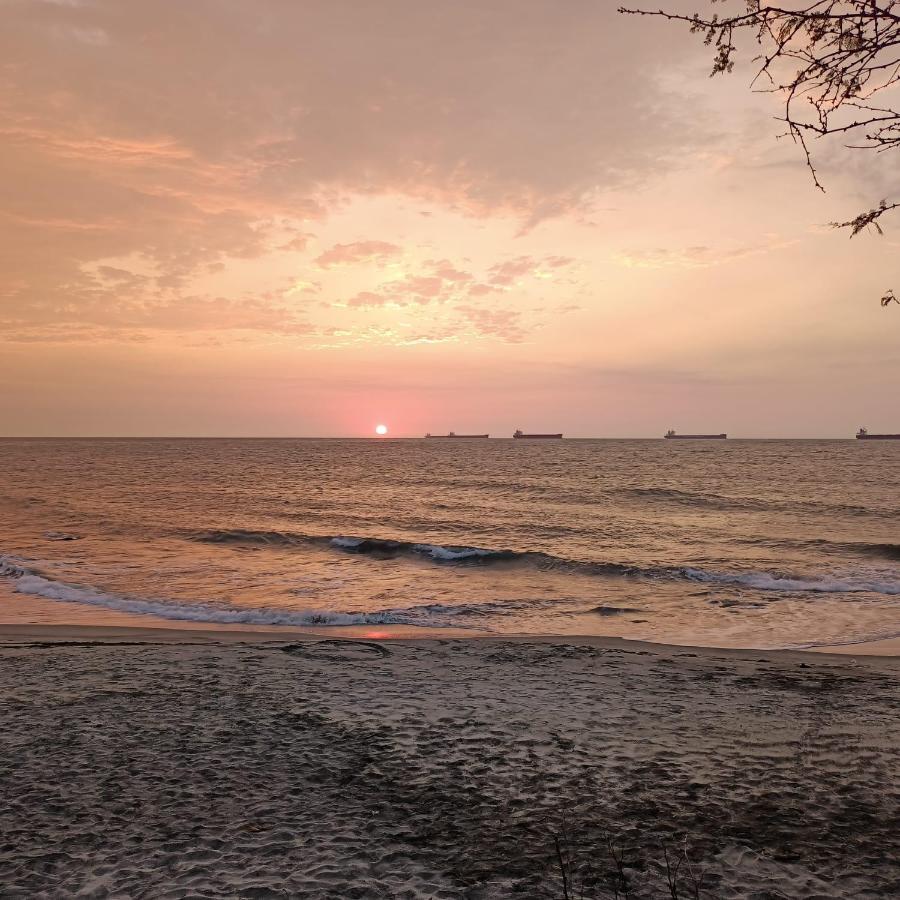 Samaria - En Club De Playa, * Santa Marta (Magdalena)